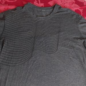 Lululemon grey wave tee